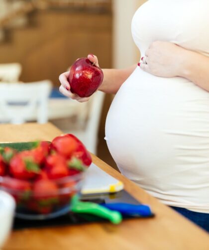 O que comer na gravidez? Alimentos que nutrem a mãe e o bebê