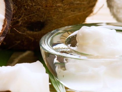 Experimente o Óleo de Coco como Cosmético Natural