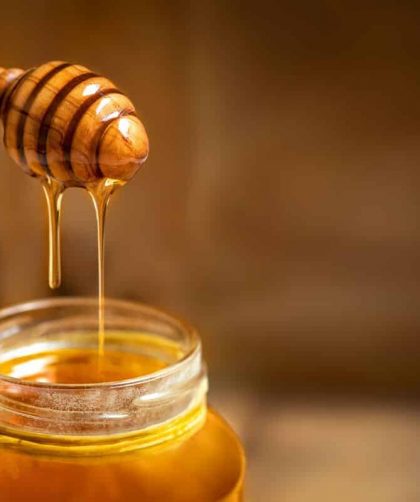 15 simpatias com mel para conquistar amor e dinheiro