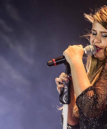 Marília Mendonça morre em acidente de avião em Minas Gerais Marília Mendonça morre em acidente de avião em Minas Gerais