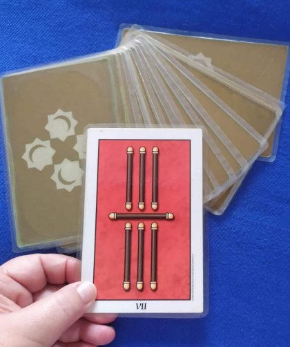 Previsão do Tarot para o dia 11 de novembro: carta Sete de Paus Previsão do Tarot para o dia 11 de novembro: carta Sete de Paus