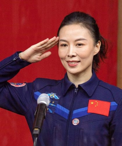 Primeira mulher no espaço enviada pela China sai em sua primeira missão Primeira mulher no espaço enviada pela China sai em sua primeira missão
