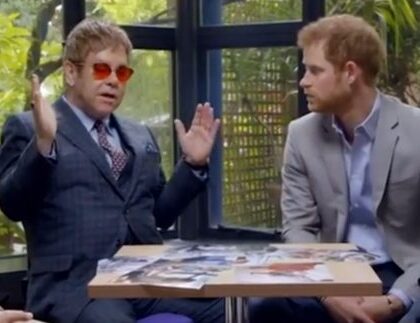 Pedido de dinheiro teria abalado amizade de príncipe Harry e Elton John, diz jornalista