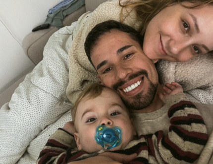 Viúvo de Isabel Veloso publica foto com a noiva e o filho e divide opiniões Viúvo de Isabel Veloso publica foto com a noiva e o filho e divide opiniões