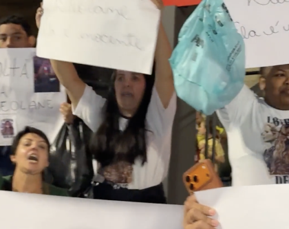 Apoiadores de Deolane Bezerra protestam em SP e pedem liberdade da influenciadora