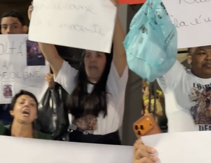 Apoiadores de Deolane Bezerra protestam em SP e pedem liberdade da influenciadora