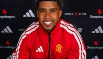 Agora é oficial! Andrey Santos troca o Chelsea pelo Manchester United