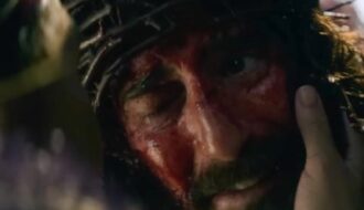 “The Chosen”: 6ª temporada ganha trailer tenso com imagens da crucificação