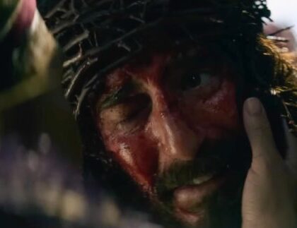 “The Chosen”: 6ª temporada ganha trailer tenso com imagens da crucificação