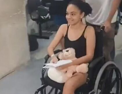 Após 40 dias, estudante que perdeu perna em ataque de tubarão no Recife tem alta