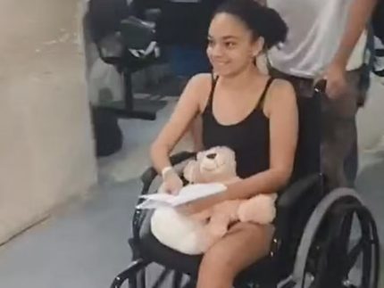 Após 40 dias, estudante que perdeu perna em ataque de tubarão no Recife tem alta