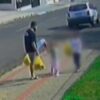 Pai preso por chutar filha de 3 anos diz que “perdeu a cabeça”: “Ela estava berrando”