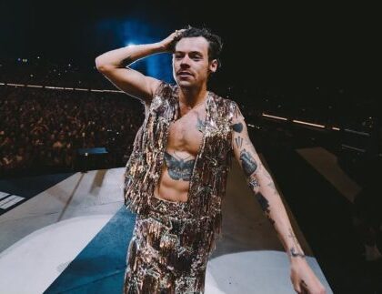Harry Styles se assusta após acidente com fã durante passeio em SP; entenda