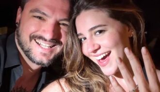Felipe Neto anuncia noivado com Juliane Carvalho e entrega detalhe inusitado do pedido
