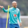 Richarlison faz doação de 60 mil reais para tratamento de catarata em bebê