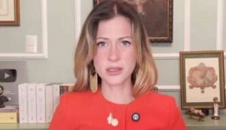 Influenciadora cancelada por fãs do BTS, Pietra Bertolazzi ironiza ataques em novo vídeo