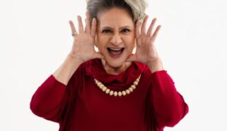 A convite de Xuxa, Fafy Siqueira prestigia show de “O Último Voo da Nave” em SP