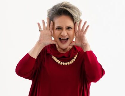 A convite de Xuxa, Fafy Siqueira prestigia show de “O Último Voo da Nave” em SP