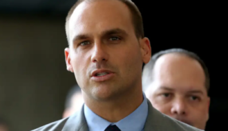 Eduardo Bolsonaro recebe autorização para morar permanentemente nos EUA