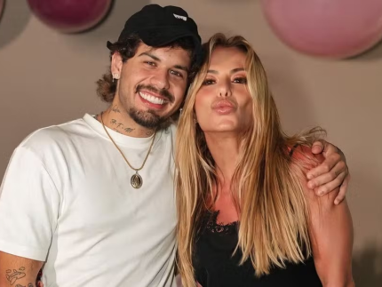 Após Zé Felipe comprar jatinho, Poliana Rocha pede proteção contra inveja na web Após Zé Felipe comprar jatinho, Poliana Rocha pede proteção contra inveja na web