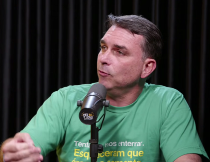 Flávio Bolsonaro afirma não ter mais relação com Michelle e declara: “Não vi o vídeo”