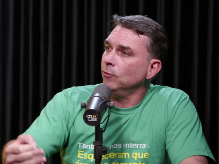 Flávio Bolsonaro afirma não ter mais relação com Michelle e declara: “Não vi o vídeo”