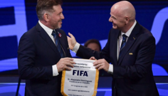 Conmebol evita tomar partido em racha da Fifa e não rejeita plano comercial; entenda