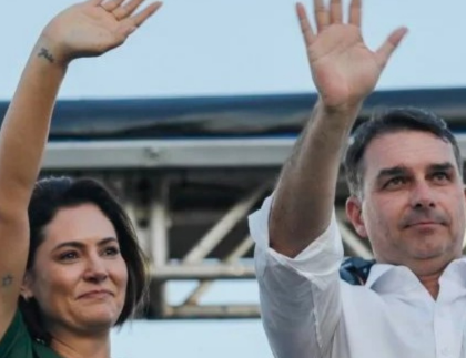 Michelle reage a video de Flávio Bolsonaro e confirma aliança: “Eu te desculpo” Michelle reage a video de Flávio Bolsonaro e confirma aliança: “Eu te desculpo”
