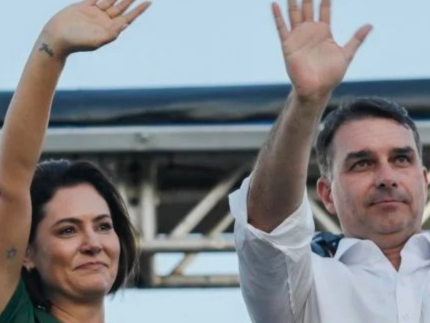 Michelle reage a video de Flávio Bolsonaro e confirma aliança: “Eu te desculpo”