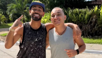 João Gomes presenteia Matheus Cunha após homenagem na Copa: “Agradecer muito a esse cara”