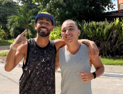 João Gomes presenteia Matheus Cunha após homenagem na Copa: “Agradecer muito a esse cara”