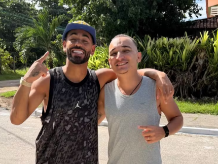 João Gomes presenteia Matheus Cunha após homenagem na Copa: “Agradecer muito a esse cara”