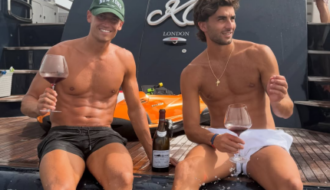 Campeões do mundo, jogadores da Espanha negam rumores de romance após flagra