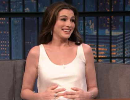 Aos 43 anos, Anne Hathaway revela se gravidez do 3º filho foi planejada