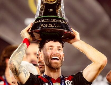 Léo Pereira de saída? Clube turco faz proposta por zagueiro do Flamengo