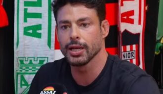 Cauã Reymond revela que só se achou bonito aos 35 anos: “Era zoado”