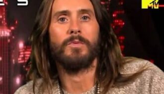 Jared Leto é acusado de crimes sexuais por 4 mulheres em documentário