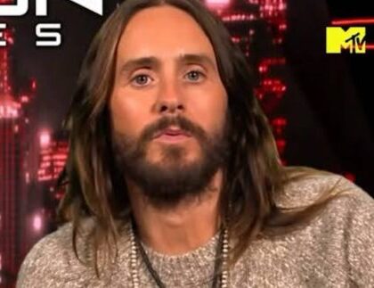 Jared Leto é acusado de crimes sexuais por 4 mulheres em documentário