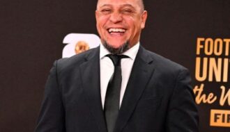Ex-jogador Roberto Carlos se pronuncia após suposta conversão ao islã