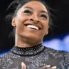 Vem aí? Simone Biles visita antiga academia e aumenta rumores sobre retorno à ginástica