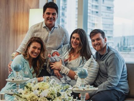 Elaine Mickely publica novos registros com o neto recém-nascido, Arthur