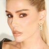 Deborah Secco reflete sobre conexões: “Prefiro sentar no chão com quem é de verdade”