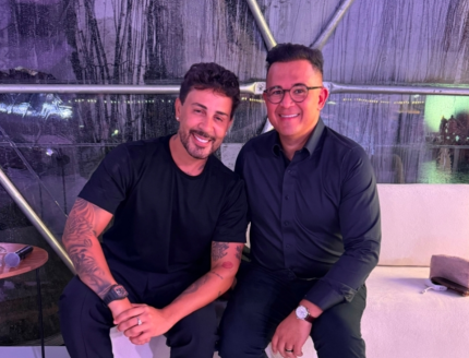 Carlinhos leva mentor para acalmar ânimos e trabalhar mentalidade dos influenciadores no “Rancho”