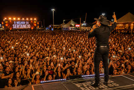Os artistas se justificam sobre os cachês altos que levaram à crise dos shows. E agora?