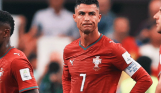 De visual novo! Cristiano Ronaldo chama atenção durante treino
