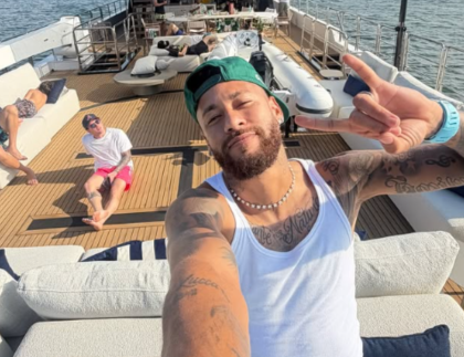 Piscina de borda infinita, telão externo e mais: Neymar exibe iate de R$ 120 milhões Piscina de borda infinita, telão externo e mais: Neymar exibe iate de R$ 120 milhões
