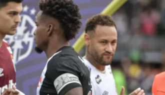 “Soberba”, responde Neymar ao ser ignorado por jogador do Vasco em aperto de mão