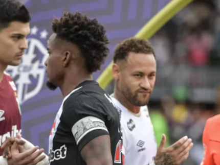 “Soberba”, responde Neymar ao ser ignorado por jogador do Vasco em aperto de mão