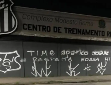 Após goleada no clássico, CT do Santos amanhece pichado por torcedores: “Time apático”