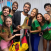 Top 1: Pedro Scooby vence competição surf e comemora no ensaio do Dança dos Famosos